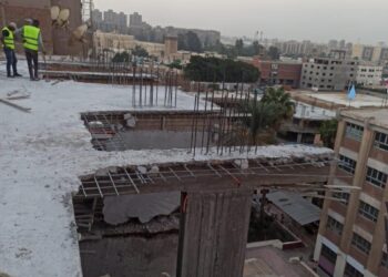 وزيرة التنمية: إزالة عدد من الأدوار المخالفة لتراخيص البناء في بعض العقارات بحي الزيتون بالقاهرة