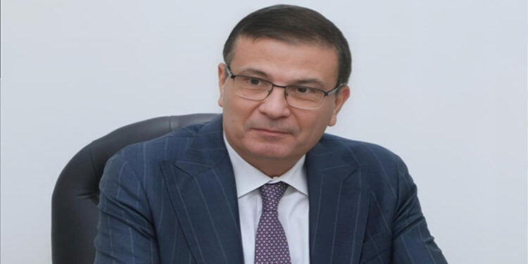 وزير الزراعة يتابع جهود منظومة جمع وتدوير قش الأرز في 7 محافظات