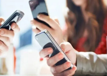 الاتصالات: 90 مليون مستخدم نشط لإنترنت الهاتف المحمول