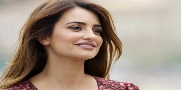 الممثلة الإسبانية بنيلوبي كروز: إرضاع الأطفال أشبه بالإدمان