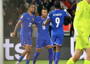 آيسلندا تتحدى فرنسا.. الديوك تسعى لمواصلة العلامة الكاملة بتصفيات كأس العالم