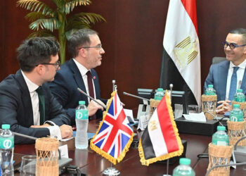 وزير الاستثمار يبحث مع السفير البريطاني بالقاهرة سبل دعم الشراكة الاقتصادية بين البلدين