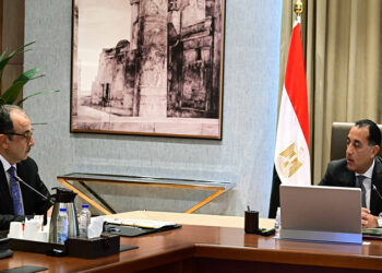 رئيس الوزراء يستعرض مع وزير قطاع الأعمال الفرص الاستثمارية المتوافرة في قطاع السياحة والتشييد