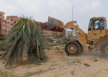 وزير الإسكان يُصدر 12 قرارًا لإزالة التعديات ومخالفات البناء بمدينة بني مزار الجديدة والساحل الشمالي