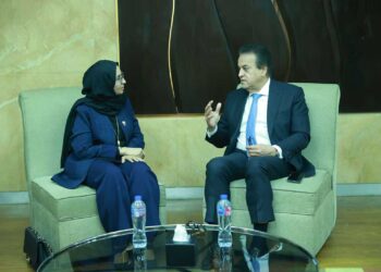 وزير الصحة يلتقي نظيرته البحرينية لتعزيز التعاون الصحي وتبادل الخبرات بين البلدين