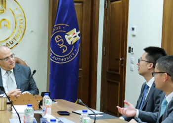 رئيس هيئة الدواء يبحث مع ممثلي “هواوي مصر” سبل تعزيز التحول الرقمي ودعم المنظومة الدوائية