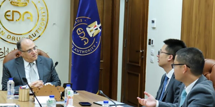 رئيس هيئة الدواء يبحث مع ممثلي “هواوي مصر” سبل تعزيز التحول الرقمي ودعم المنظومة الدوائية