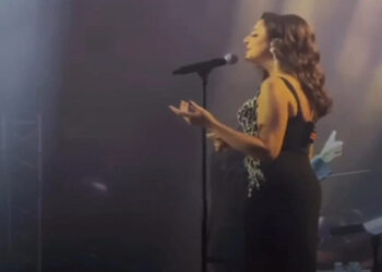 أنغام تتألق بفستان أسود مطرز فى حفل قطر