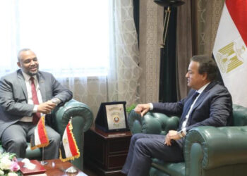 وزير الصحة يبحث مع نظيره السوداني تعزيز التعاون الصحي ودعم الشعب السوداني