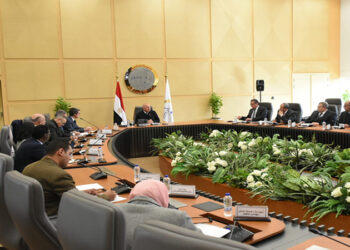 وزير الصناعة والنقل يلتقي وفد البنك الدولى لمتابعة عدد من المشروعات الجارية