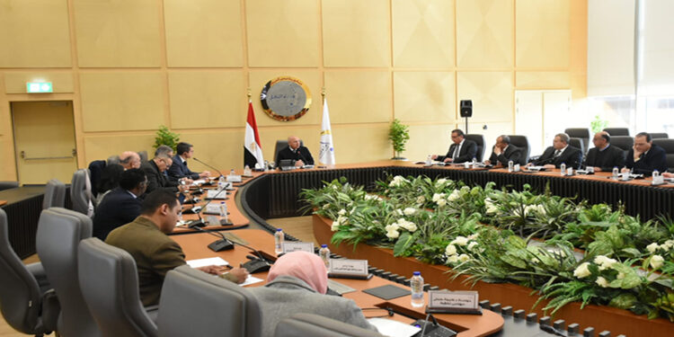 وزير الصناعة والنقل يلتقي وفد البنك الدولى لمتابعة عدد من المشروعات الجارية