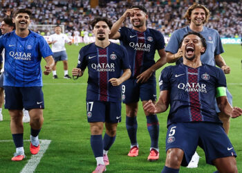 برشلونة يواجه إشبيلية الليلة بعد صدمة سان جيرمان