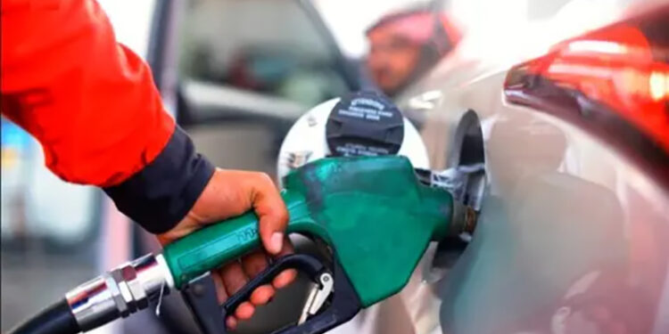 رئيس الوزراء: الحكومة مهدت لارتفاع أسعار المحروقات منذ عام كامل