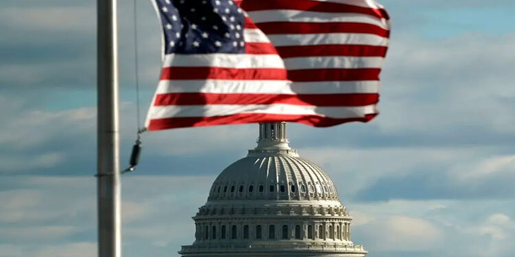 إغلاق الحكومة الأمريكية: أزمة سياسية جديدة تهدد الموظفين الفيدراليين والاقتصاد