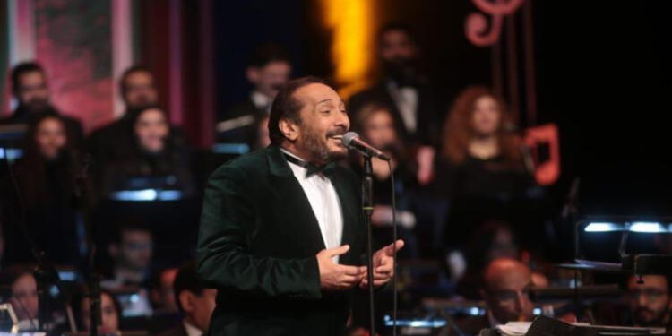 على الحجار نجم حفل الليلة بمهرجان الموسيقى العربية على مسرح النافورة