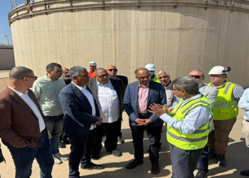نائب وزير الإسكان يتفقد محطة معالجة الصرف الصحي بالجبل الأصفر بمرحلتيها الأولى والثانية