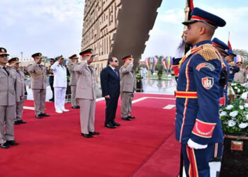 الرئيس السيسى يزور النصب التذكارى لشهداء القوات المسلحة وقبرى ناصر والسادات