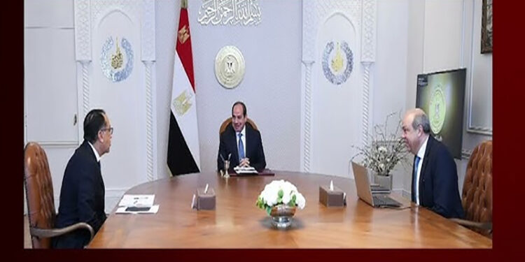 الرئيس السيسي يجتمع مع رئيس الوزراء ووزير الطيران