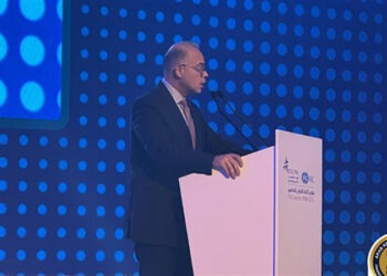 رئيس هيئة الرقابة المالية يقدم عرض تقديمي عن التزام منظمة الأيوسكو بتقارير الاستدامة