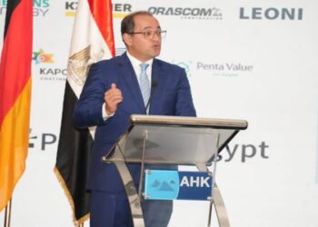 وزيرا المالية والاستثمار: تطوير منظومة التصدير على غرار مراكز الخدمات اللوجستية في مجال الاستيراد