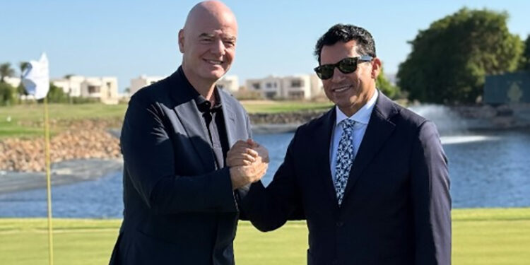 وزير الشباب يلتقي إنفانتينو رئيس الاتحاد الدولي لكرة القدم على هامش حضوره قمة شرم الشيخ