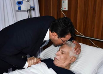 وزير الرياضة يطمئن على الحالة الصحية للكابتن حسن شحاته