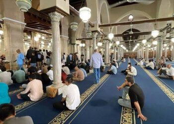 انتهاء صلاة الجنازة على الدكتور أحمد عمر هاشم بحضور شيخ الأزهر وكبار العلماء