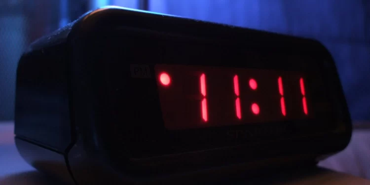 إزاي تظبط الساعة بنفسك مع تطبيق التوقيت الشتوي