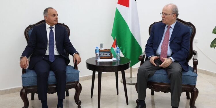 سفير مصر في رام الله يلتقي رئيس دولة فلسطين