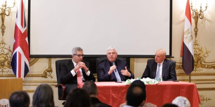 وزير التعليم العالي يشارك في مؤتمر “Going Global” بلندن ويجتمع مع الطلاب المصريين الدارسين