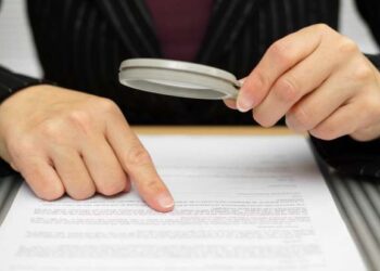 تصل لـ السجن 10 سنوات.. عقوبة التزوير في الأوراق الرسمية والعرفية.. فيديو