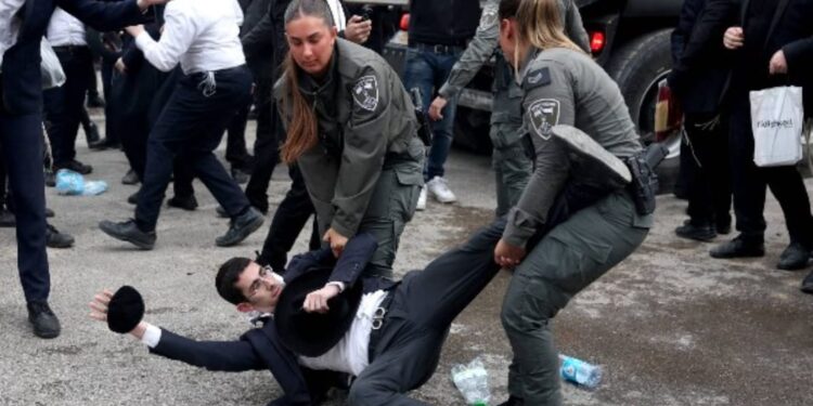 احتجاجات الحريديم تتصاعد ضد التجنيد الإجباري في إسرائيل