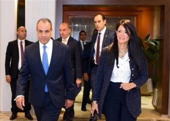 وزيرا التخطيط والخارجية يناقشان عددًا من ملفات العمل المشترك لدعم التنمية الاقتصادية