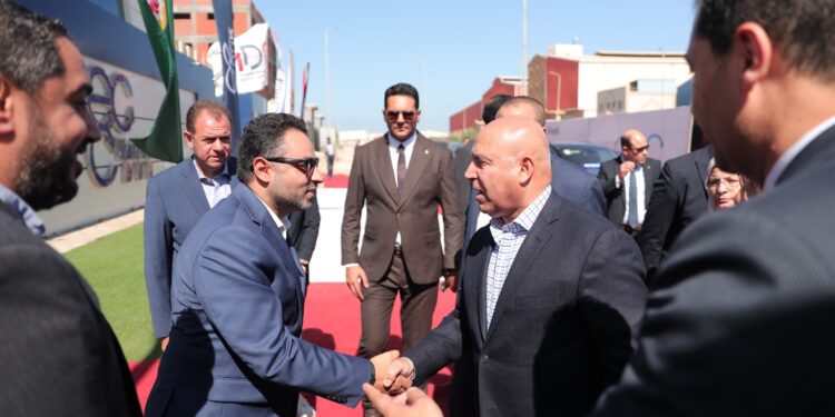 الشركة المصرية لمستحضرات التجميل (ECC) تفتتح أحدث خطوط الإنتاج للمكملات الغذائية باستثمارات 200 مليون جنيه