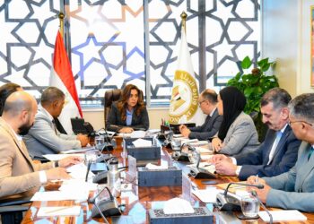 وزيرة التنمية تلتقي رئيس مجلس إدارة غرفة الغوص لبحث سبل التعاون