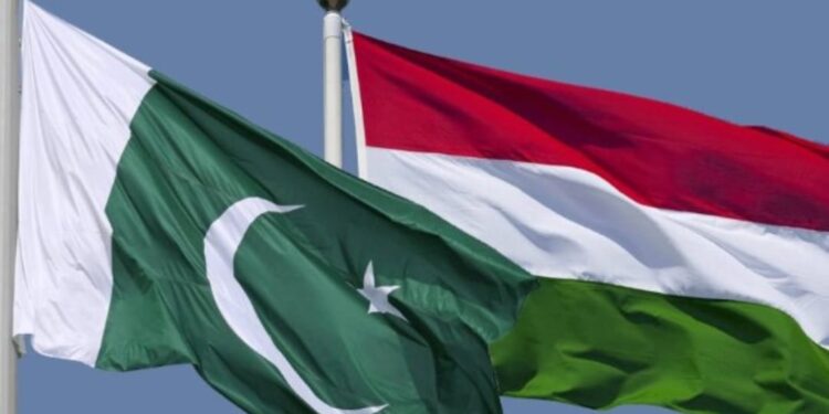 اشتباكات عنيفة على طول الحدود الباكستانية الأفغانية