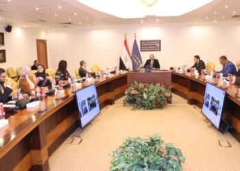 وزير الاتصالات يجتمع بأعضاء لجنة حماية حقوق مستخدمى الاتصالات