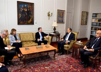 وزير الخارجية يستقبل وكيل الأمين العام للشئون الإنسانية