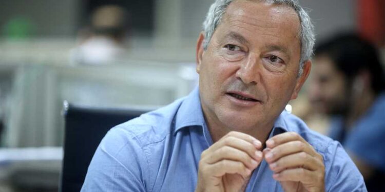 سميح ساويرس: نقلت ملكية أوراسكوم إلى ابني