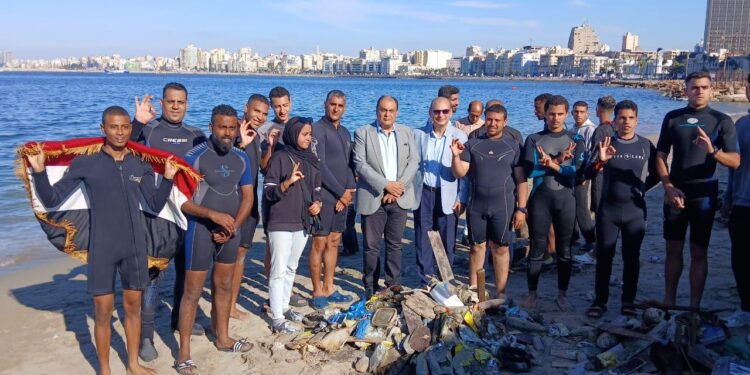 وزارة البيئة تطلق من الإسكندرية حملة كبرى لتطهير قاع البحر بالميناء الشرقي بالتعاون مع المنطقة الروتارية