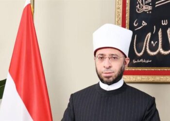 وزير الأوقاف يوجه بصرف مكافأة قدرها خمسة آلاف جنيه وشهادة تقدير لعامل مسجد من ذوي الهمم