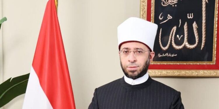 وزير الأوقاف يوجه بصرف مكافأة قدرها خمسة آلاف جنيه وشهادة تقدير لعامل مسجد من ذوي الهمم