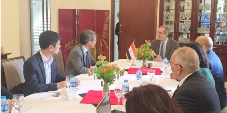 طلعت :يبحث مع شركات عالمية الاستثمار فى مجالات الاتصالات والتحول الرقمى وتصنيع الإلكترونيات وأشباه الموصلات