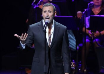 كاظم الساهر فى حفل غنائي الليلة بسلطنة عمان