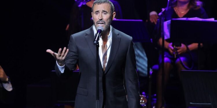 كاظم الساهر فى حفل غنائي الليلة بسلطنة عمان