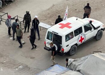 القاهرة الإخبارية: الصليب الأحمر في طريقه لتسلم جثماني محتجزين اثنين جنوب غزة