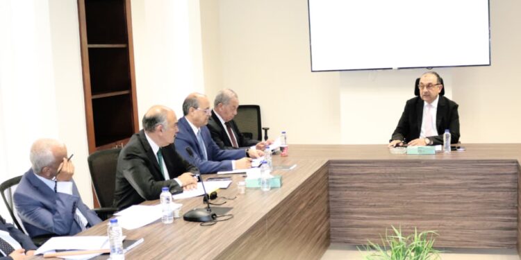 وزير قطاع الأعمال يواصل لقاءاته الدورية مع قيادات الشركات القابضة: تعظيم العوائد من الأصول أولوية في استراتيجية الوزارة