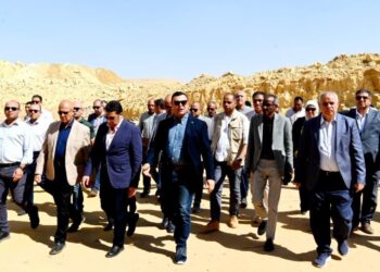 وزير الإسكان يواصل جولته بتفقد مشروع سكن مصر ومحطة رفع صرف صحى امتداد جنوب المستثمرين بمدينة القاهرة الجديدة