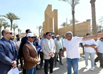 وزير الإسكان يتفقد مكونات مشروع حدائق “تلال الفسطاط”