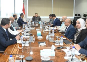 وزير الإسكان يتابع موقف تنفيذ وحدات مشروع “ديارنا”